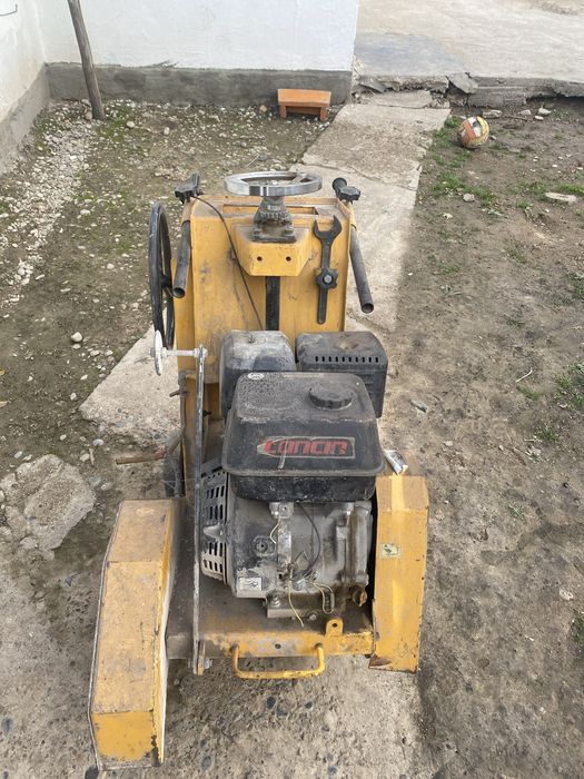 Асфальторез бензиновый