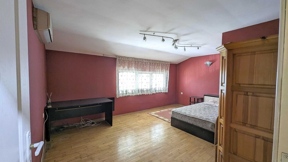 Дава се под наем Етаж от къща в Търговище, Център - 172 кв.м за 438.6 € - Снимка #6