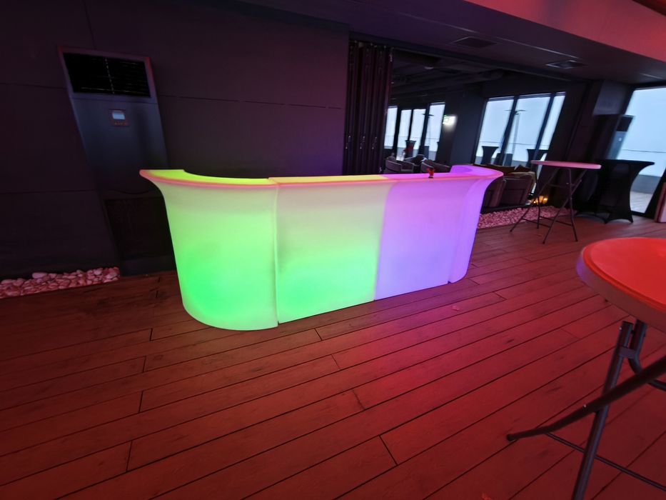 Светещ LED бар под наем за събития