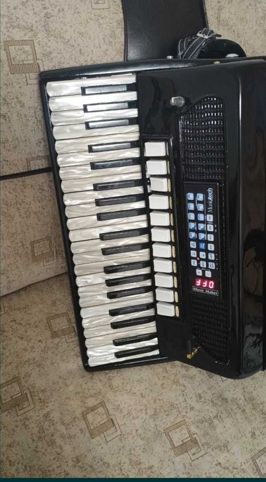 Acordeon italian cu implant midi,juzisound si wireless.
