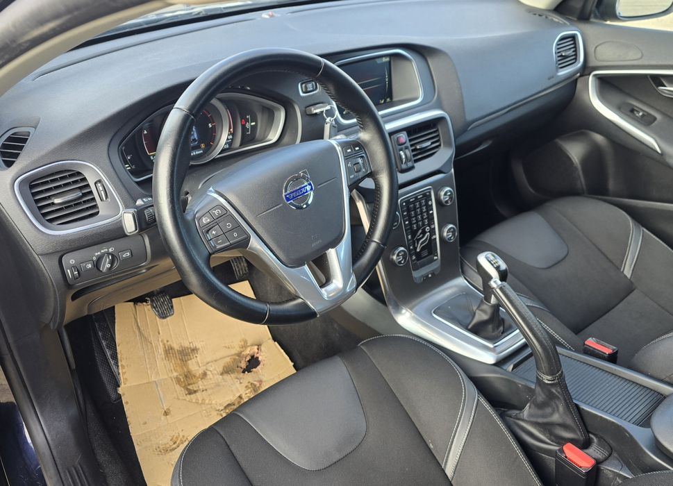 Volvo v40   Euro 6.  *2016* xenon*Led*2.0diesel*