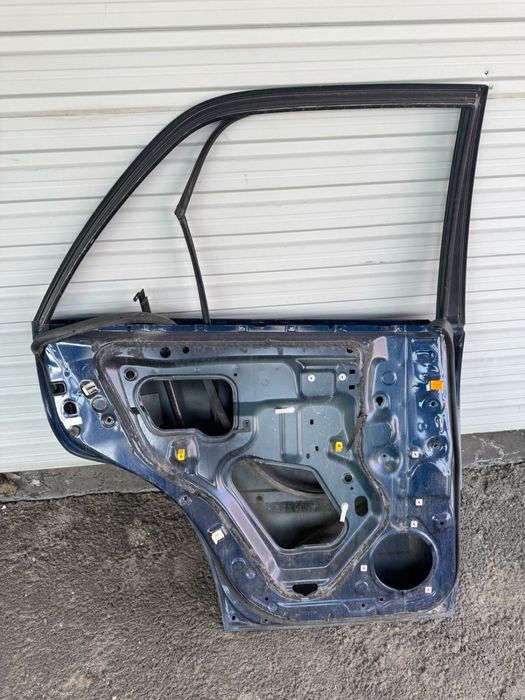 Lexus Rx300 дверь задний  водительский