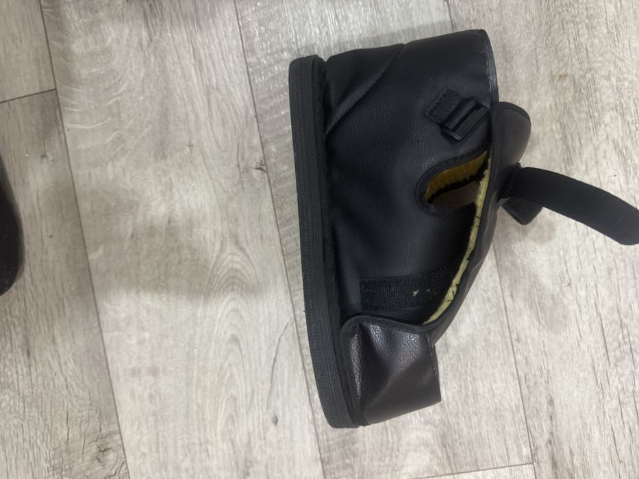 Ботинок для гипса, очень удобная вещь при переломе ноги, пальцев ног