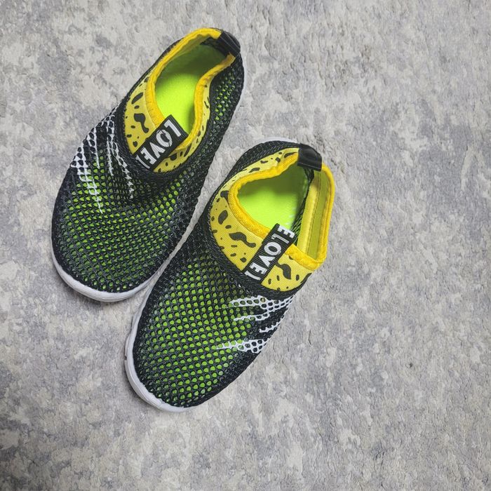 Кроссовки детские