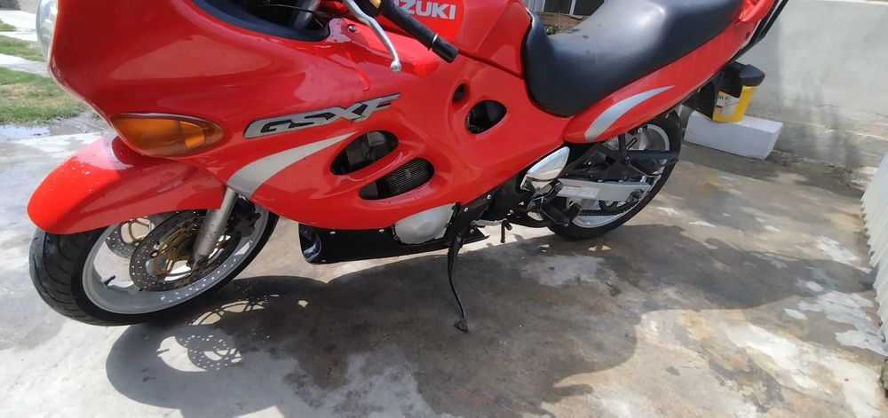 motocicleta suzuki gsx600f