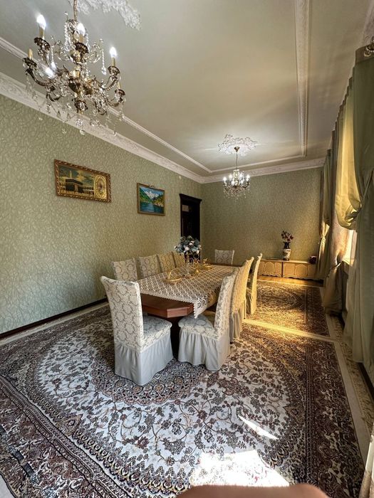 Registon Mahallasida 6 sotokli hovli uy sotiladi