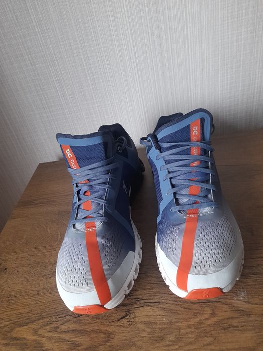 On Cloud маратонки 44 номер.