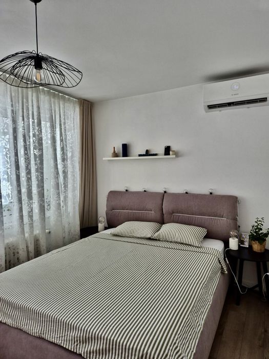 PROPRIETAR inchiriez apartament mobilat complet zona 1 mai metrou 3 min. Apartamentul este disponibil din 10 Octombrie