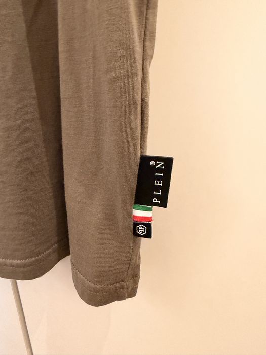 Почти нова тениска Philipp Plein размер L милитари зелено