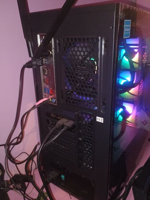 PC gaming 128gb Ram cu monitor și tableta grafica