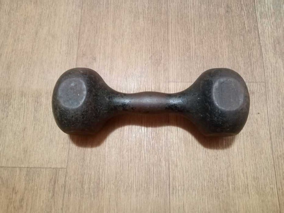 Продам гантелю 8 кг СССР.