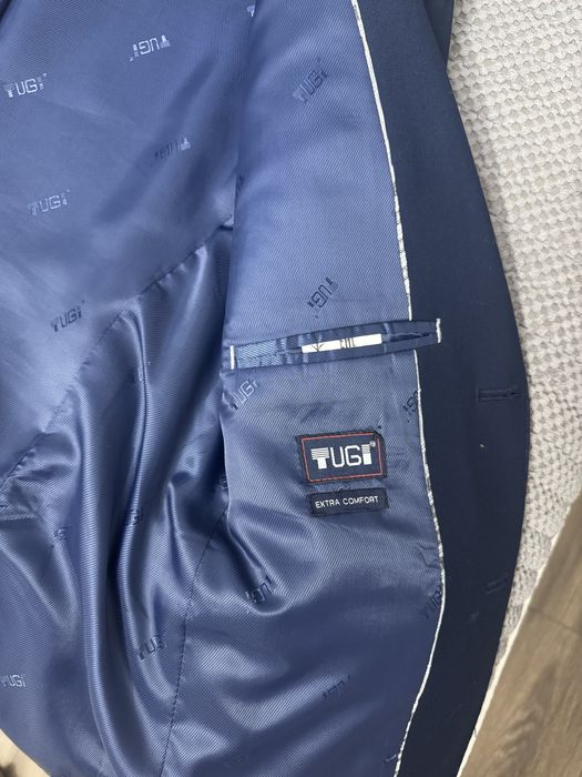 Продам школьный костюм