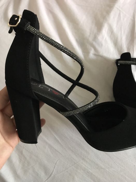 Pantofi cu toc, negri