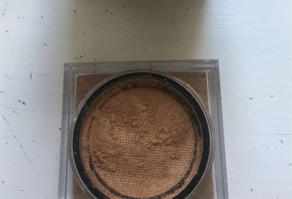 пудра Huda Beauty