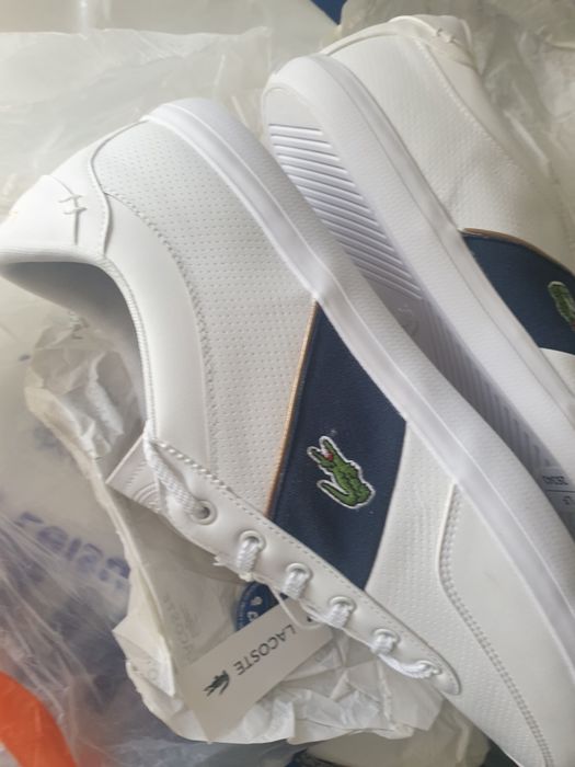 Vând pantofi sport LACOSTE