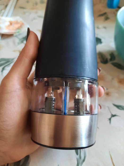 Електрическа мелница за сол и пипер на батерии