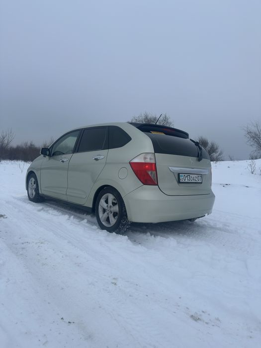 Шести местный минивен