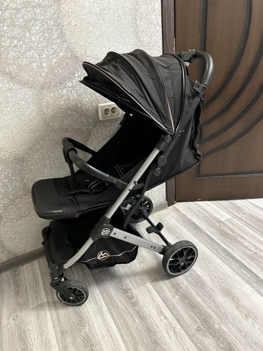 Продам прогулочную коляску Luxmom