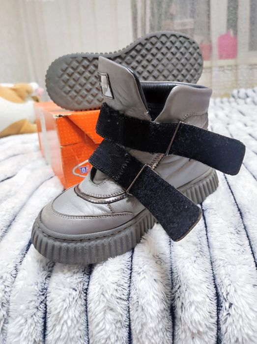 Продаю весенние ботинки