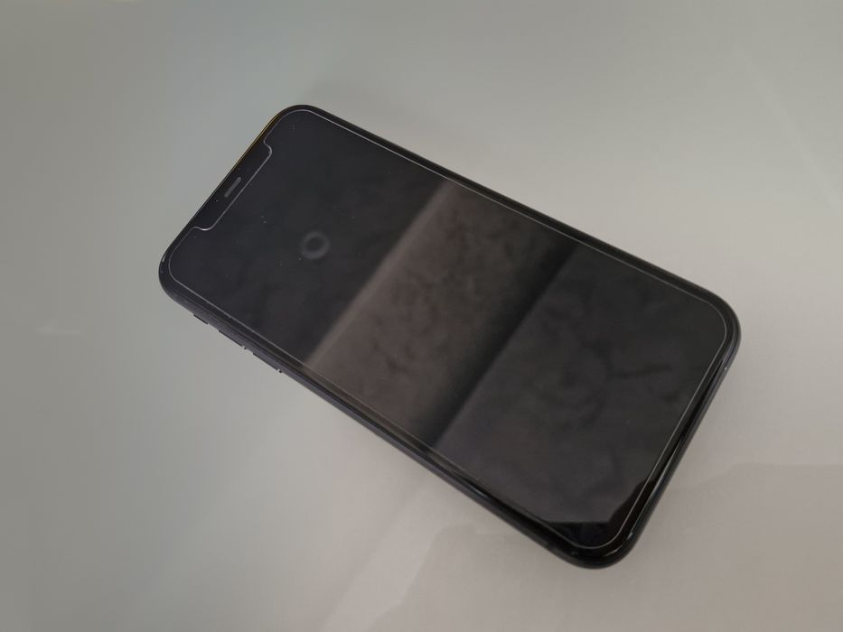 IPhone 11 + калъфи и протектори