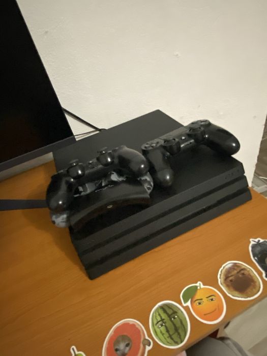 Vand ps 4 pro 2 controlere