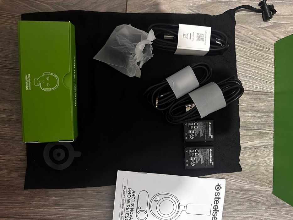 SteelSeries Artics Nova Pro Wireless Albe