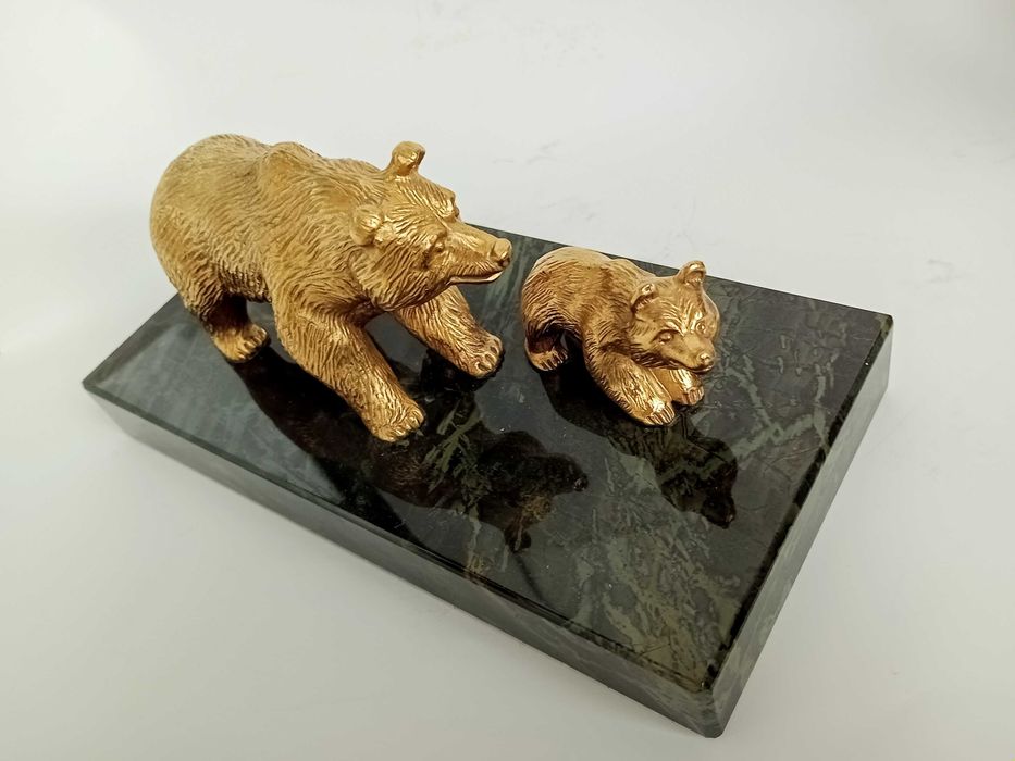 Бронзовая статуэтка медведи.