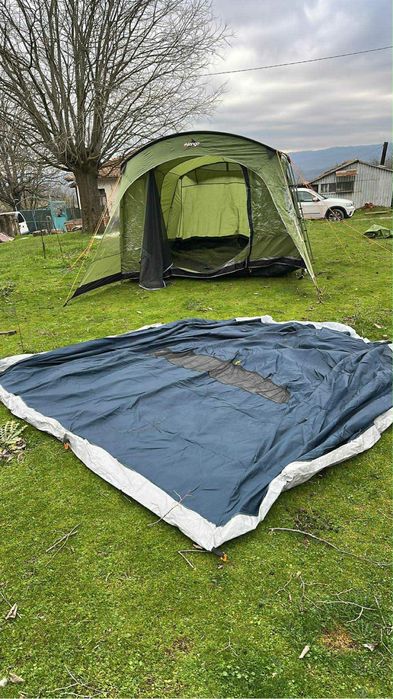голяма палатка за къмпинг