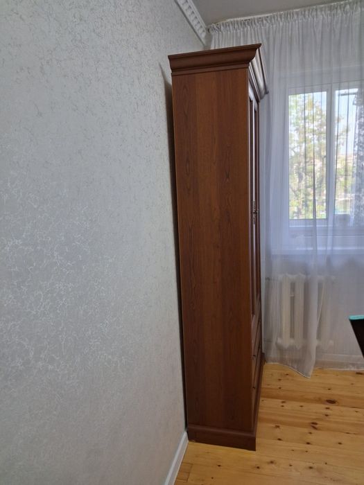 Сервант ( витрина)