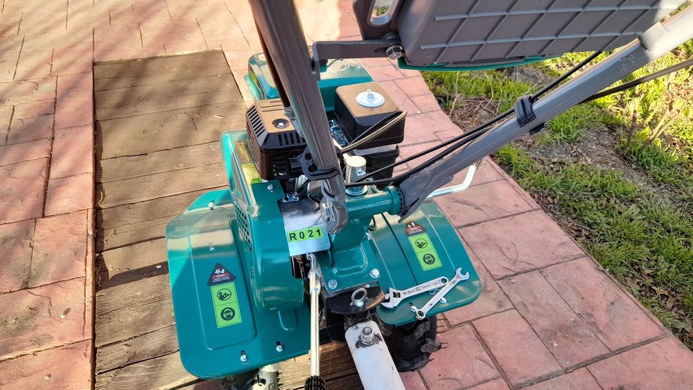 Motocultor cu remorca,freza,roti cauciuc,plug,prasitoare