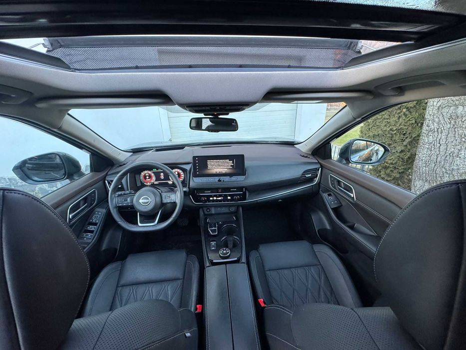 Nissan X-trail 1.5 hibrid Tekna - usor avariat