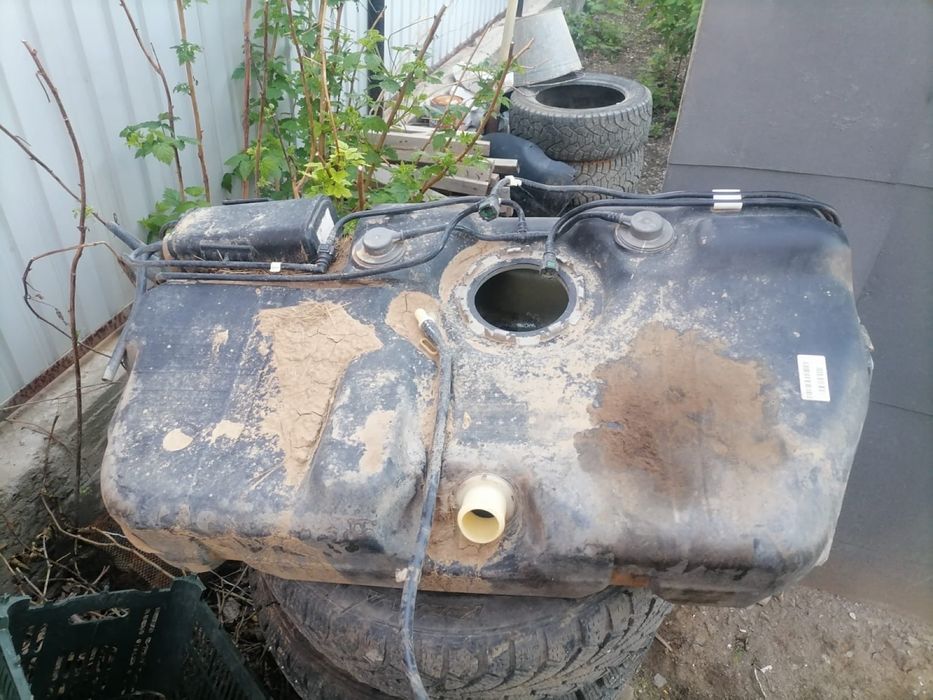 Бензобак на Гранту