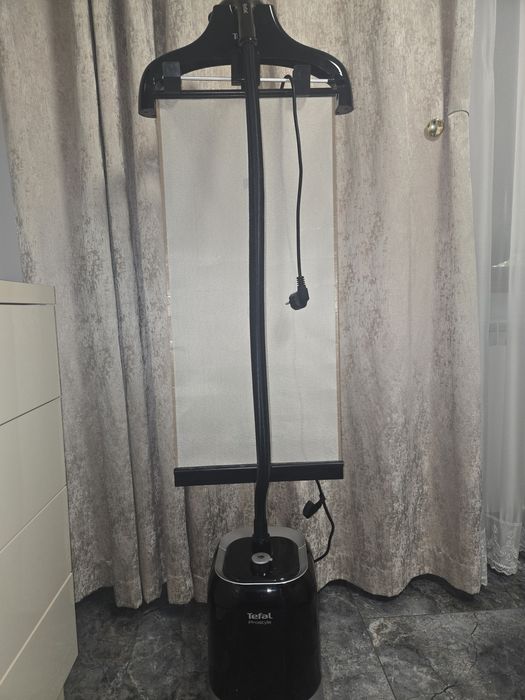 Fier de calcat vertical cu aburi Tefal