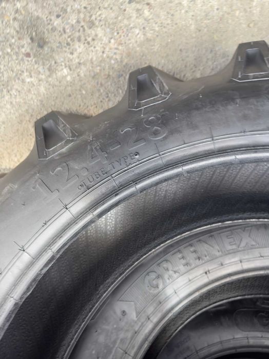Anvelope 12.4-28 Gri noi cu 8 pliuri pentru tractor u445