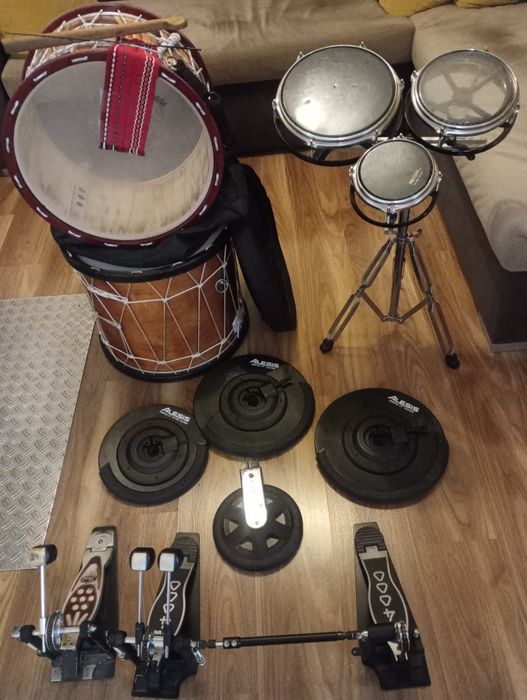 Продавам барабани,тъпани,рототоми и падове Roland и Alesis и педали