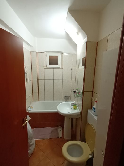 Închiriez apartament 3 camere 90 mp Zona Polivalenta