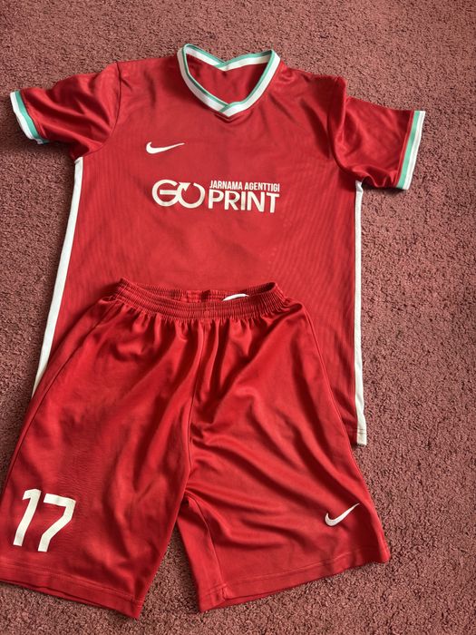 Фудбольная форма продам