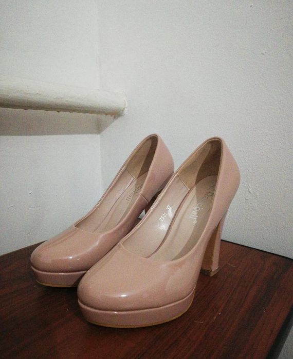 Туфельки пудрового оттенка