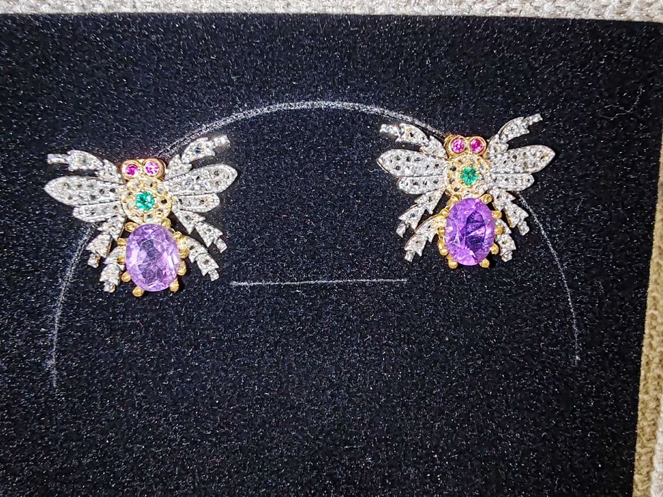 Cercei din aur, argint, diamante, smaralde și rubne