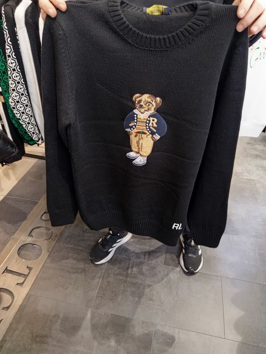 черен плетен мъжки пуловер с емблематичното мече на марката Polo Ralph Lauren (Polo Bear