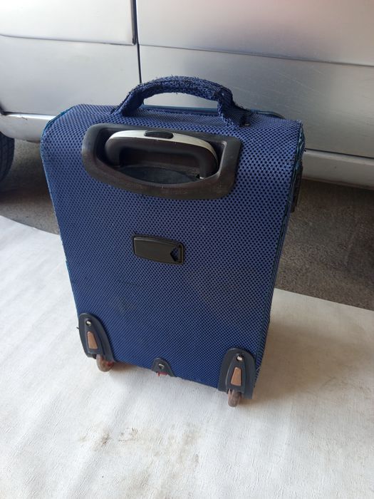 В продаже чемодан . Срочно .