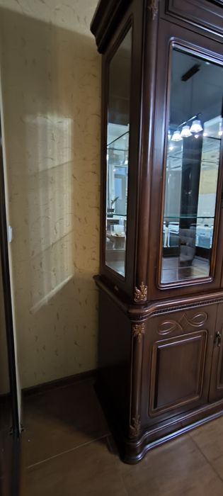 Продам  буфет для посуды.