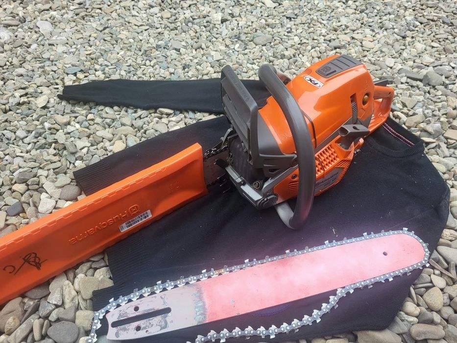 Husqvarna 562 XP cu garanție .Fara urme  sau zgârieturi