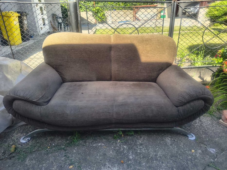 Două canapele folosite