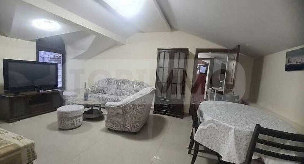 Двуетажна къща под наем близо до Катедралата