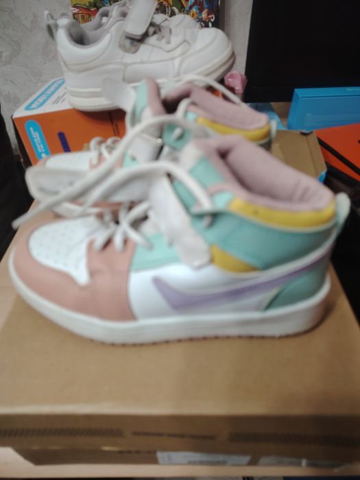 Продам красовки  кожанные