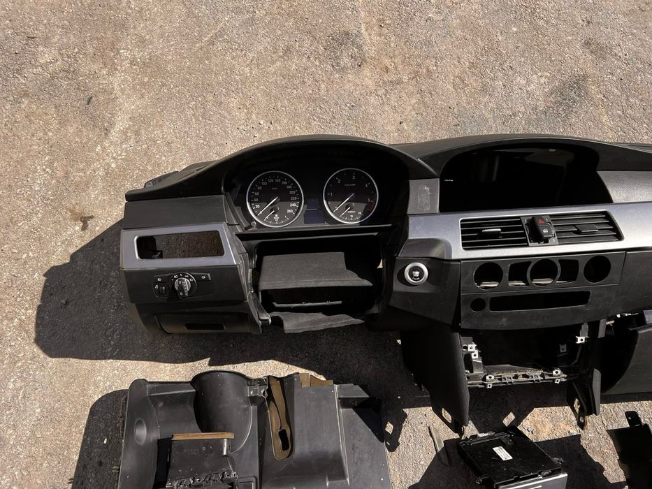 Арматурно тъбло BMW БМВ Е60 / Е61 фейс