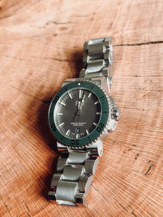 Oris Aquis Date Grey Dial Green Bezel 43mm automatic