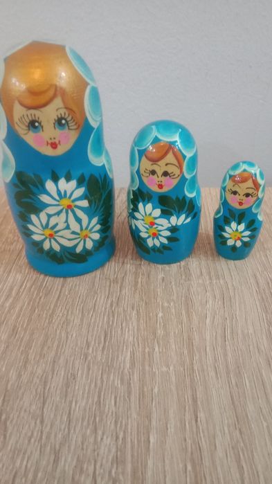 Матрёшка советская, состоит из 3 кукол