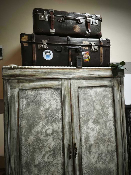 Ретро реновиран гардероб